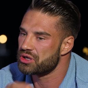 Mama bespuckt Aleks Petrovic: So reagiert Verführerin Jolina