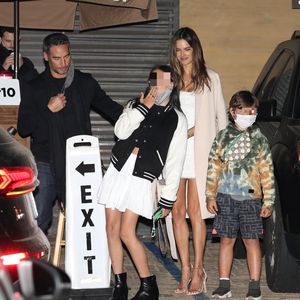 Alessandra Ambrosio mit neuem Freund und Kindern gesichtet