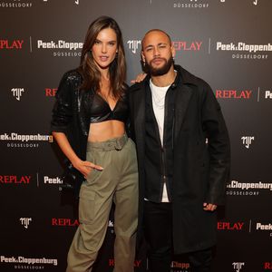 Alessandra Ambrosio als sportliches Beach-Babe!