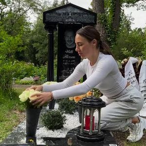 Zum Vatertag: Alessia Herren besucht Papa Willis (†45) Grab