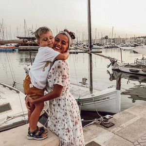 Schon so groß! Alessio drückt Mama Sarah Lombardi an sich