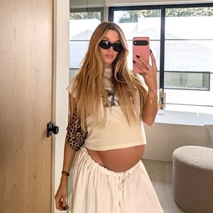 Babybauch in Szene: Alex Cooper steht kurz vor ihrer Geburt