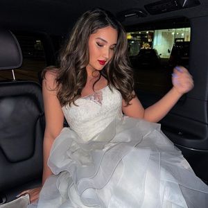 Im Glitzerkleid: Alex Mariah Peter holt Abschlussball nach