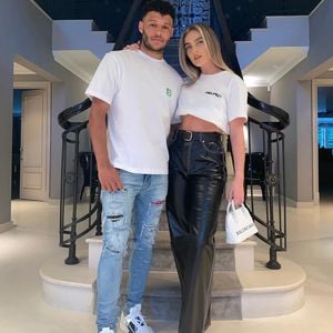 Buchstabendreher: Perrie Edwards' Sohn heißt fast wie Papa