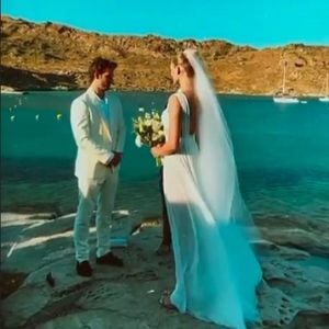 Süß: Toni Garrn und Alex Pettyfer haben erneut geheiratet!