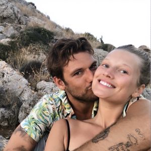 Wehen gezeigt: Toni Garrn selten offen über Baby und Geburt