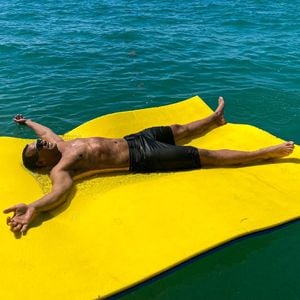 Liebeskummer ade: A-Rod lässt im Meer die Seele baumeln!