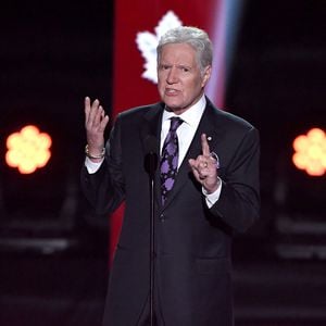 Nach Krebs-Diagnose: Alex Trebek kehrt zu "Jeopardy!" zurück