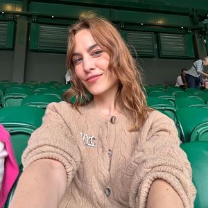 Rotschopf! Alexa Chung präsentiert strahlend neue Haarfarbe