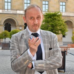 Noch nicht beerdigt? Rätsel um Alexander Helds Beisetzung