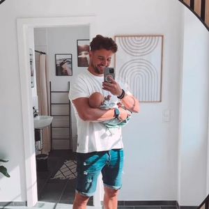 Fast drei Wochen Papa: So läuft es bei Alex Hindersmann!