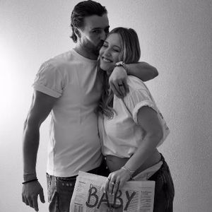 Haben Alex Hindersmann und Laura schon einen Babynamen?