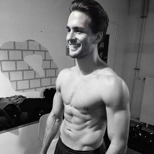 Im Sommer wieder Winnetou: Alexander Klaws zeigt Sixpack
