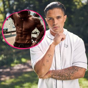 Wow! "Köln 50667"-Hottie Alexander flasht Fans mit Sixpack