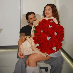 Hati Suarez und Alexander Molz teilen verliebte Pärchenfotos