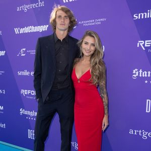 Süßer Post: Sophia Thomalla scherzt über Alexanders Pokal