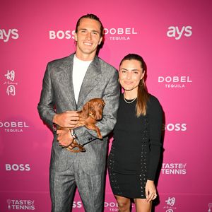 Dackel von Sophia Thomalla und Alex feiert Red-Carpet-Debüt