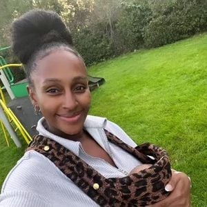 Zweifachmama Alexandra Burke baut ihr Selbstvertrauen auf