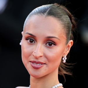 Zeigt Alexandra Leclerc hier etwa ihren Babybauch?