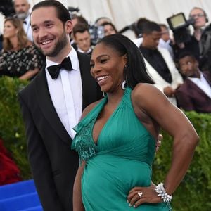 Schwangere Serena Williams fühlt: Es wird ein Baby-Girl!