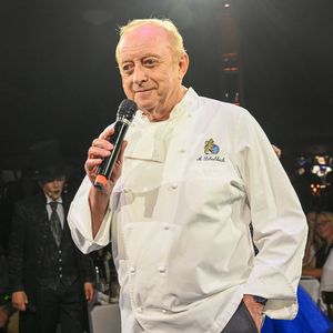 Nach Verurteilung: Alfons Schuhbeck singt "Sweet Caroline"