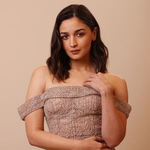 Alia Bhatt weicht Fragen über ihre Ex-Freunde genervt aus