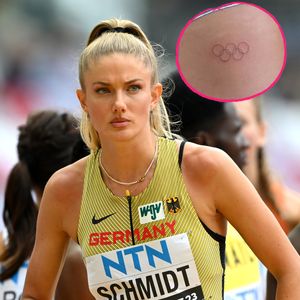 Alica Schmidt lässt sich ein ganz besonderes Tattoo stechen