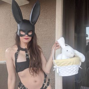 So verrucht feiert Ex-"Baywatch"-Star Alicia Arden Ostern!