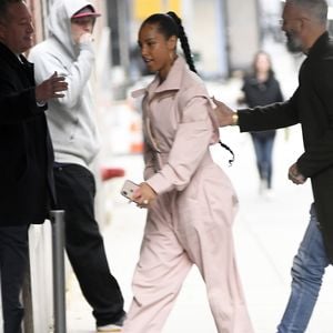 Schick in Rosa: Alicia Keys verzaubert mit tollem Overall!