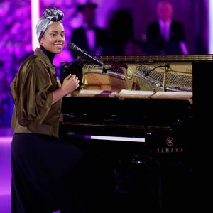 Konsequent ungeschminkt: Alicia Keys natürlich bei den VMAs!