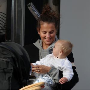 Selten: Alicia Vikander mit ihrem kleinen Baby unterwegs