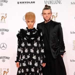 Frida Gold: Frontfrau Alina mit dunklem Schopf!