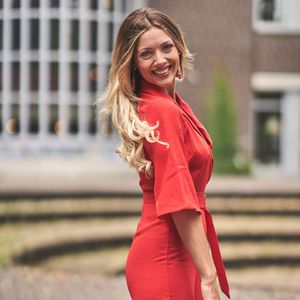 Mit Organisation wuppt "Krass Schule"-Aline Drehtag und Kind
