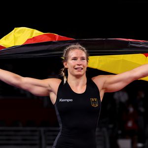 Deutsche Premiere: Aline Rotter-Focken holt Gold im Ringen