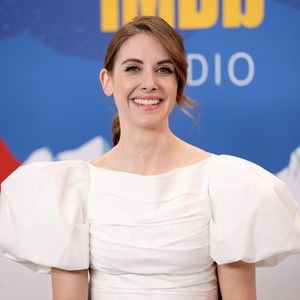 Alison Brie gesteht peinliche Pipi-Panne am "Mad Men"-Set