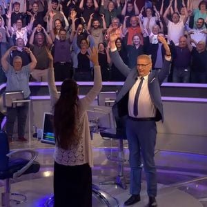 Ganzes "Wer wird Millionär?"-Studio macht plötzlich Lachyoga