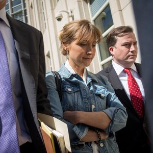 Auf Wunsch ihrer Sekte: "Smallville"-Star heiratete Frau!