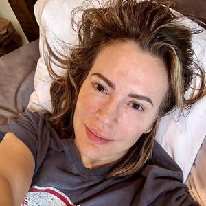 "Charmed"-Star Alyssa Milano feierte ihren 50. ungeschminkt