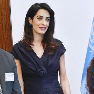 Amal Clooney: Sie kann ihre Babykugel nicht mehr verstecken!
