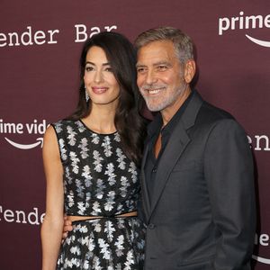 Erster Auftritt seit Monaten: Clooneys strahlen um die Wette