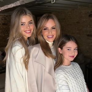 Wie Schwestern: Amanda Holden posiert mit ihren Töchtern