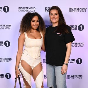Amber Gill und ihre neue Freundin feiern Red-Carpet-Debüt