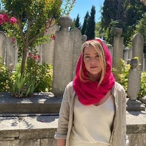 Nippelblitzer in der Moschee: Mega-Shitstorm für Amber Heard