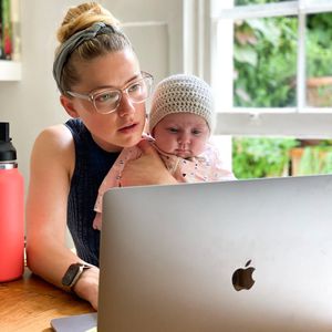 Für Baby Oonagh: Amber Heard ist Mama und Papa gleichzeitig