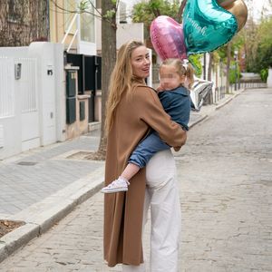 Amber Heard und Tochter genießen Ausflug im sonnigen Madrid