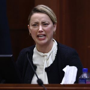 Internetnutzer bezweifeln Amber Heards Aussagen vor Gericht