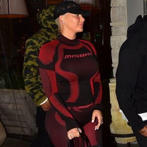 Nach Geburt: Amber Rose in Ski-Unterwäsche im Restaurant