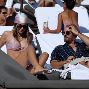 Im heißen Bikini: Amelia turtelt mit Scott Disick in Miami