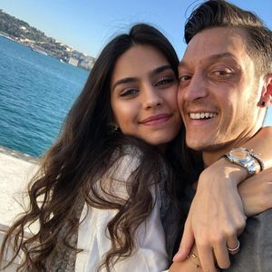 Mesut Özil und seine Amine haben wieder Nachwuchs bekommen!