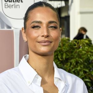 Traum erfüllt: Amira Aly zieht für Unterwäschekampagne blank
